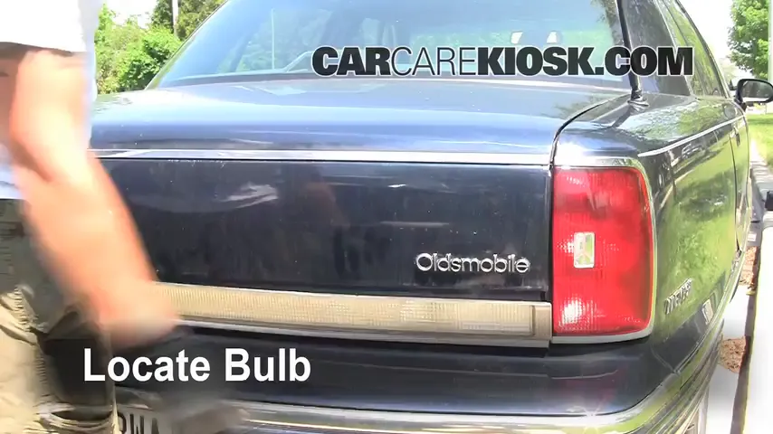 1993 Oldsmobile 98 Touring 3.8L V6 Lights Turn Signal - Rear (replace bulb)